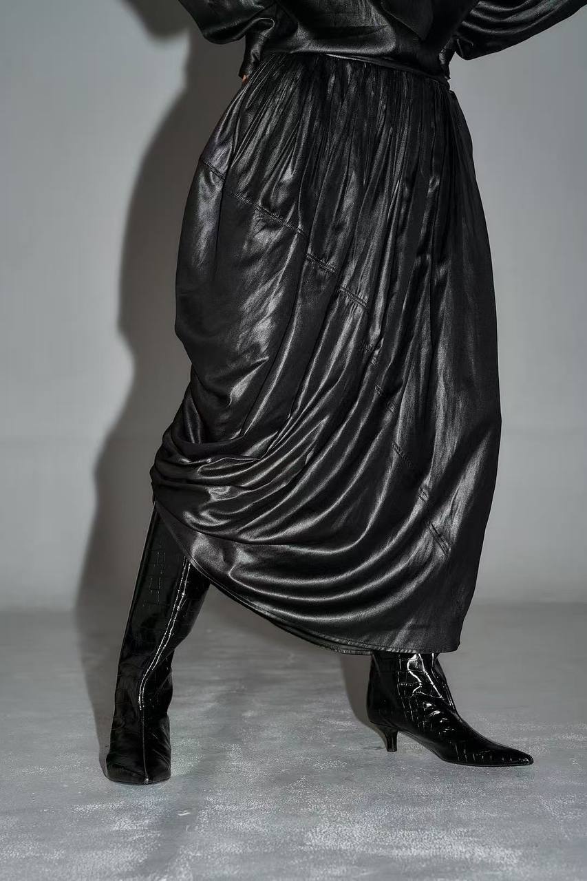 Спідниця з глянцевої тканини 