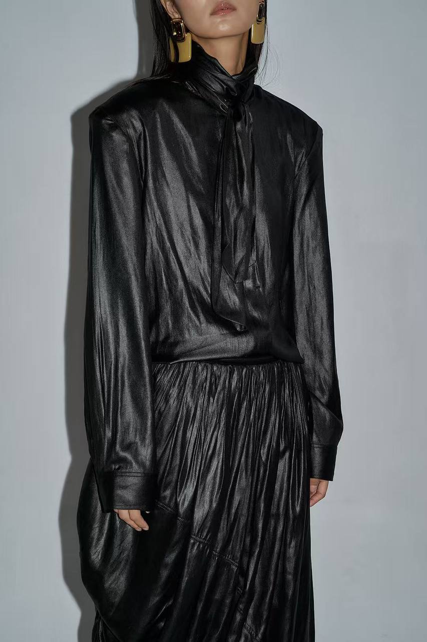 Топ з глянцевої тканини 