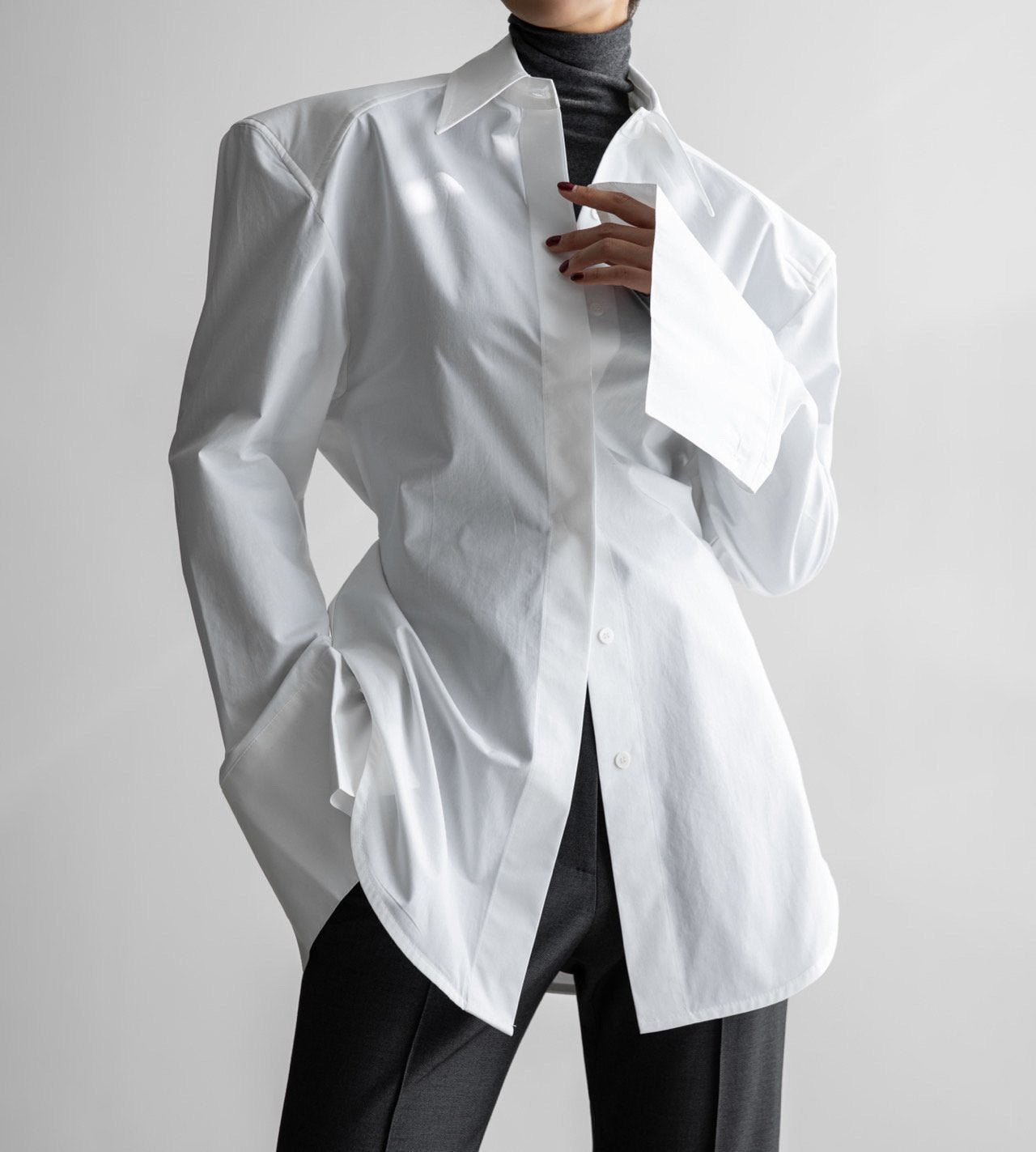 Приталена біла сорочка 