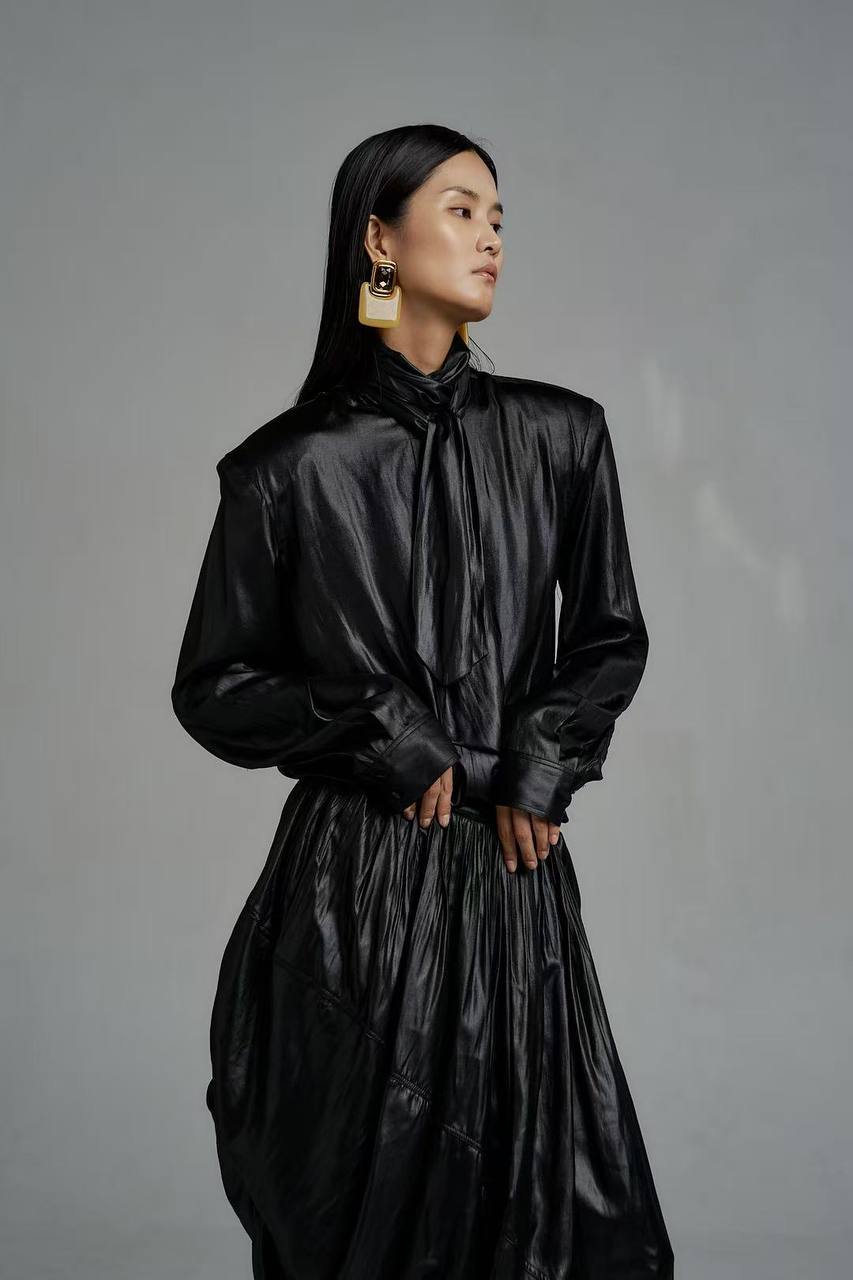 Спідниця з глянцевої тканини 