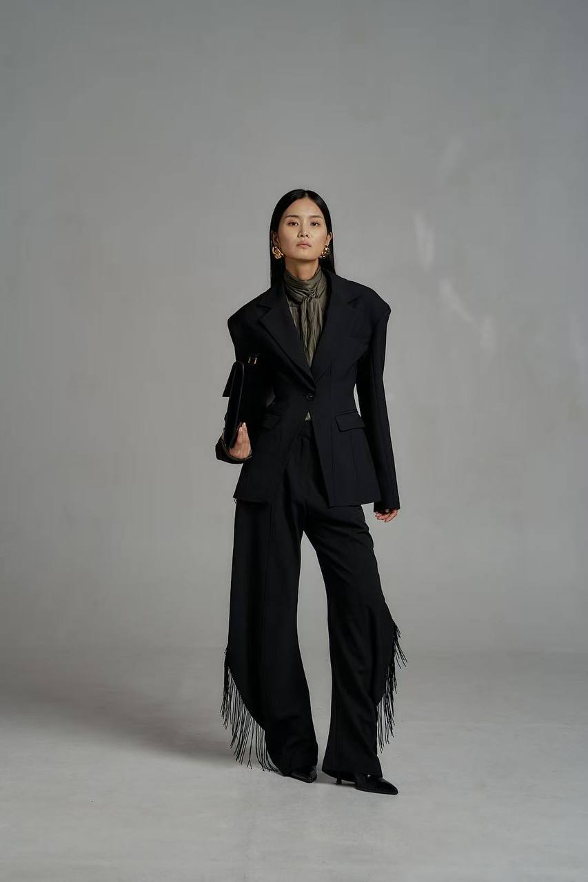 Декоровані чорним бісером брюки