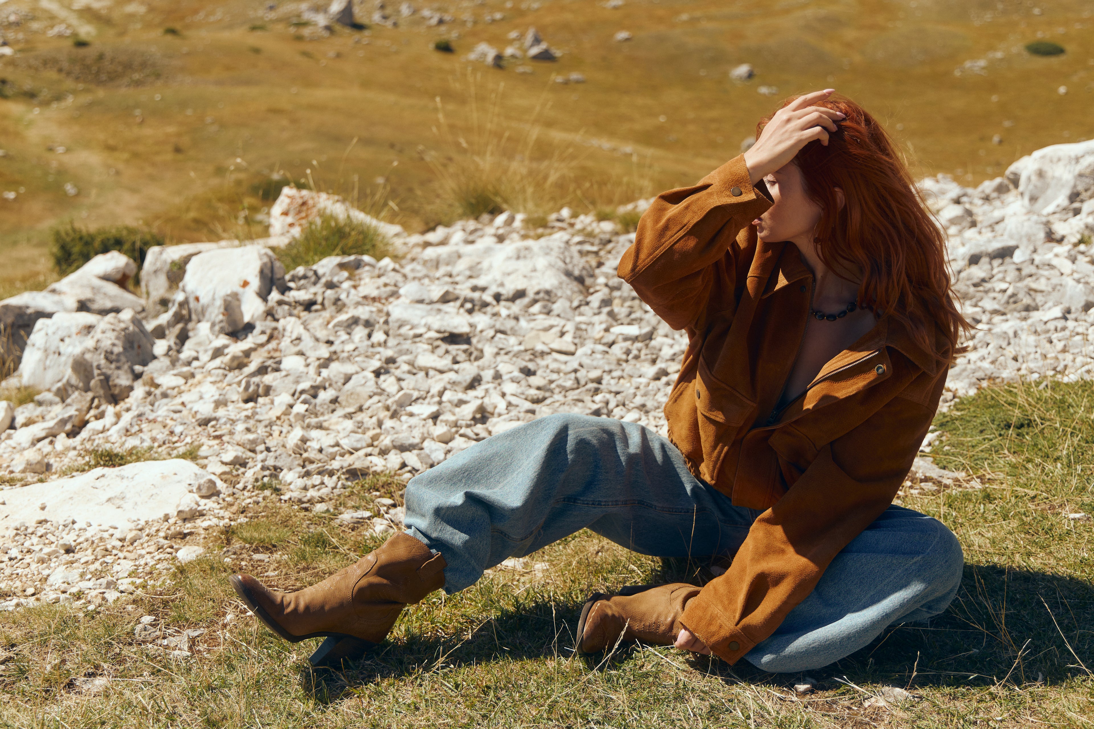 Бомбер із натуральної замші 