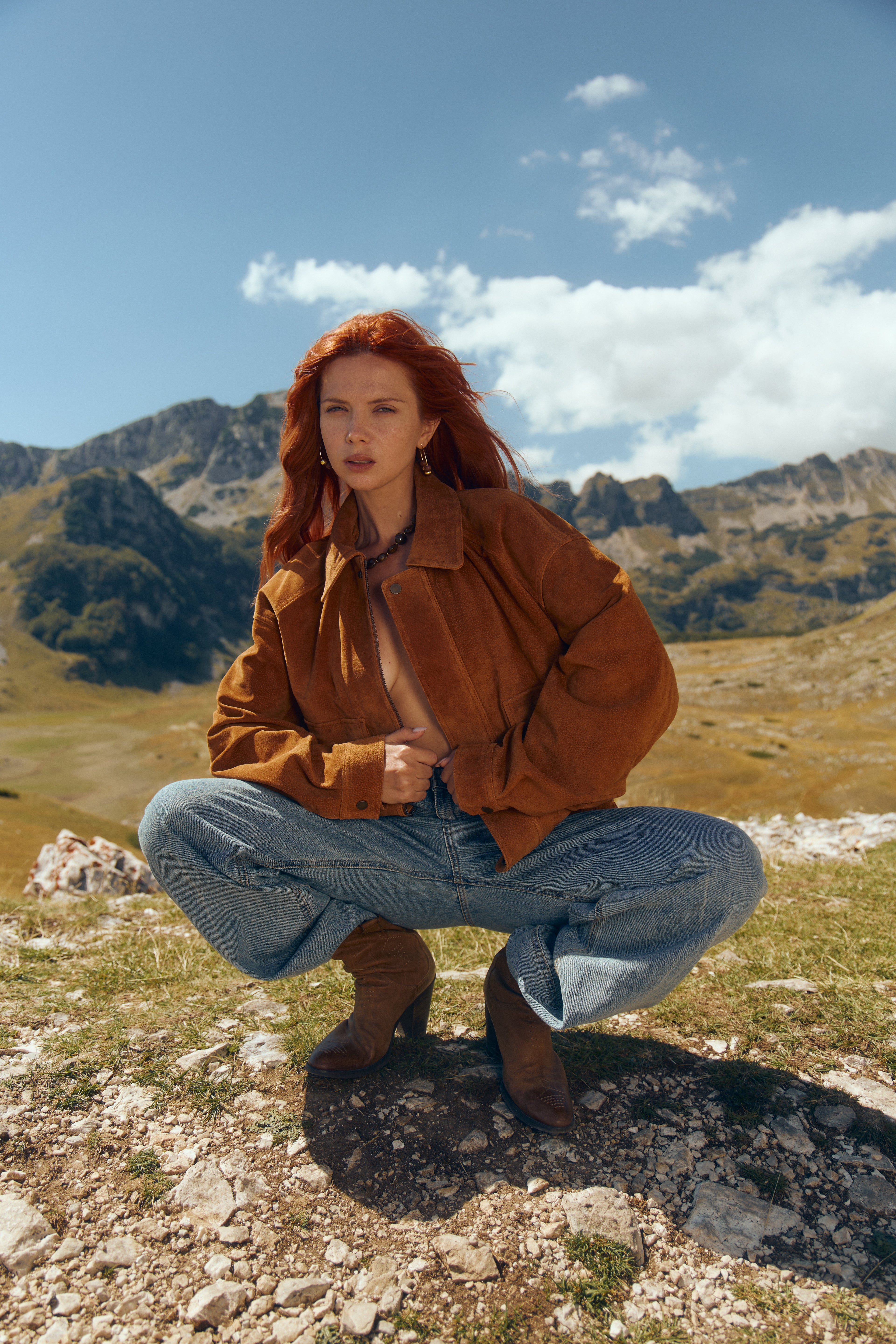 Бомбер із натуральної замші 