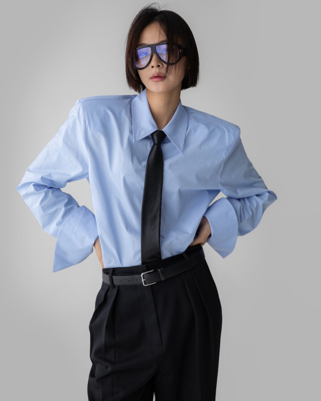 Приталена блакитна сорочка 