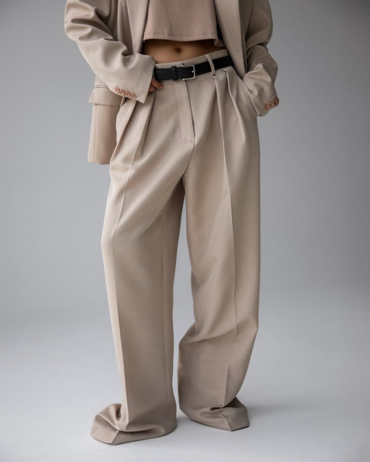 Брюки бежевого кольору 