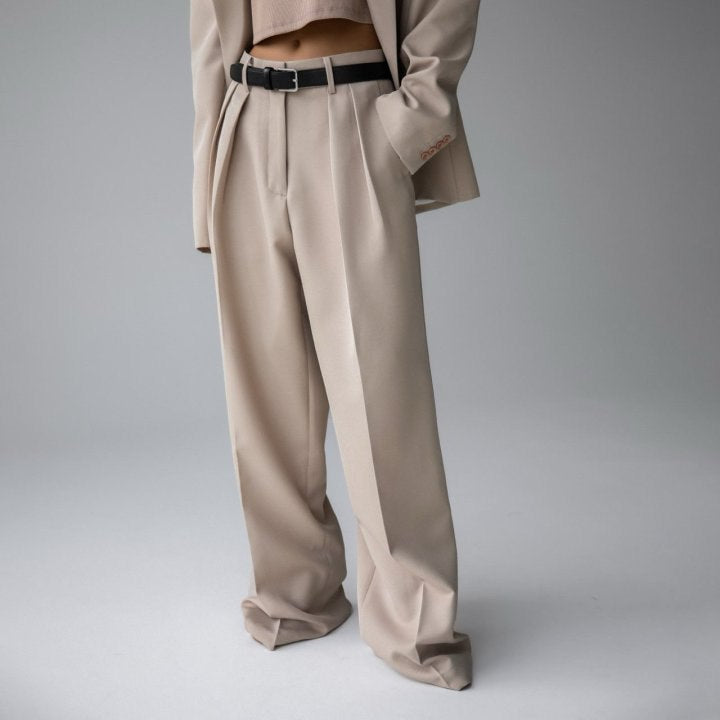 Брюки бежевого кольору 