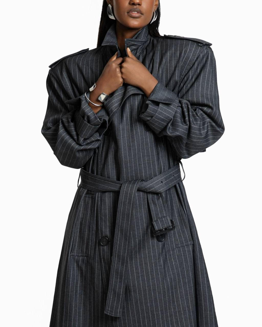 Смугастий сірий тренч